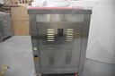 Vacuum sealing machine